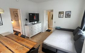 Central Apt W Parking Possibility, Netflix & Near Attractions